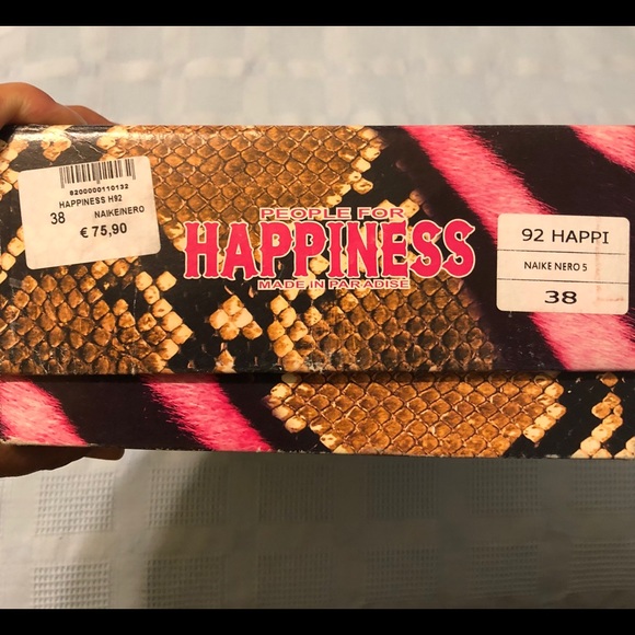 PEOPLE FOR HAPPINESS - Picture 2 of 6